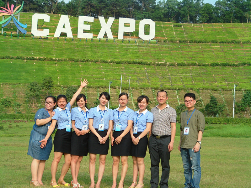 會(huì)展中心合影留念 會(huì)展中心合影留念