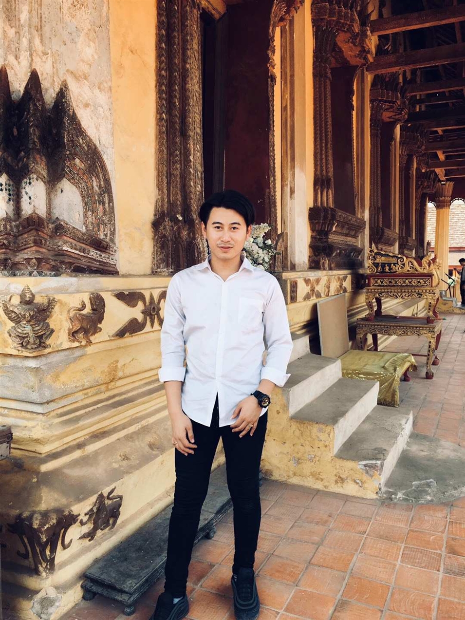 基諾，老撾首都萬象人，老撾國立大學(xué)文學(xué)院德語系大二學(xué)生， 